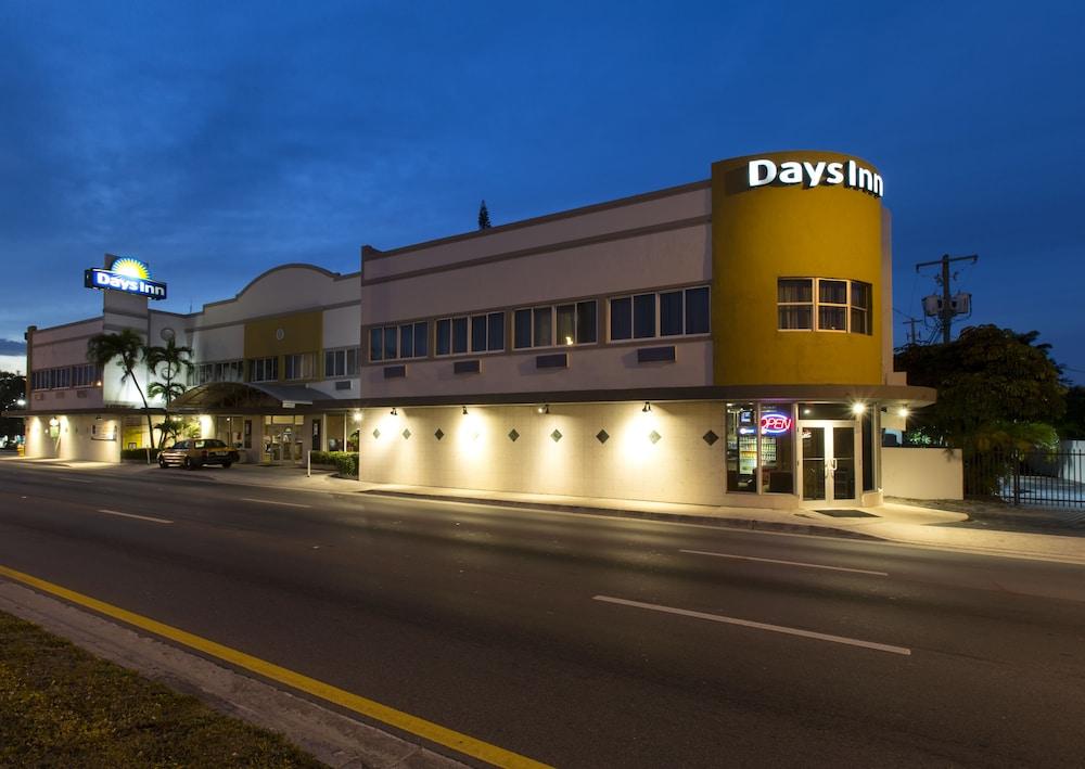 Days Inn By Wyndham Miami Airport North Miami Springs Exterior photo