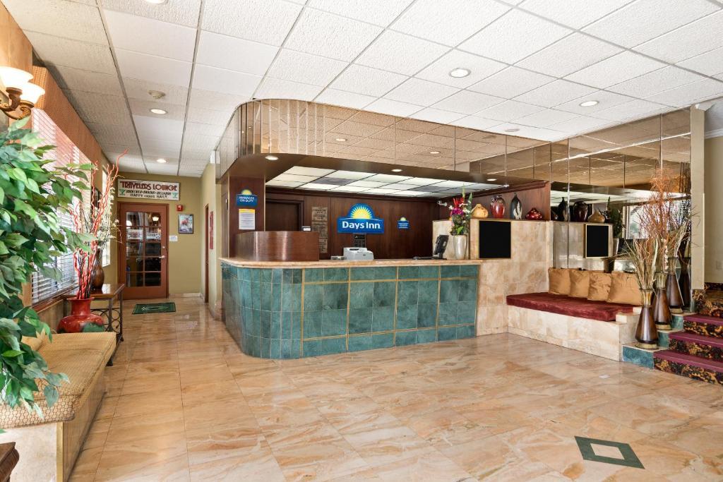 Days Inn By Wyndham Miami Airport North Miami Springs Exterior photo