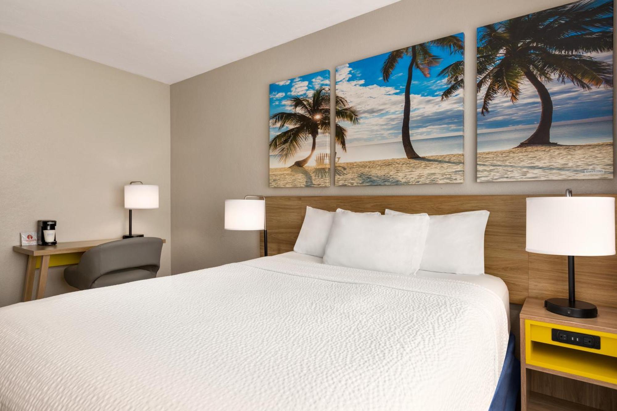 Days Inn By Wyndham Miami Airport North Miami Springs Exterior photo