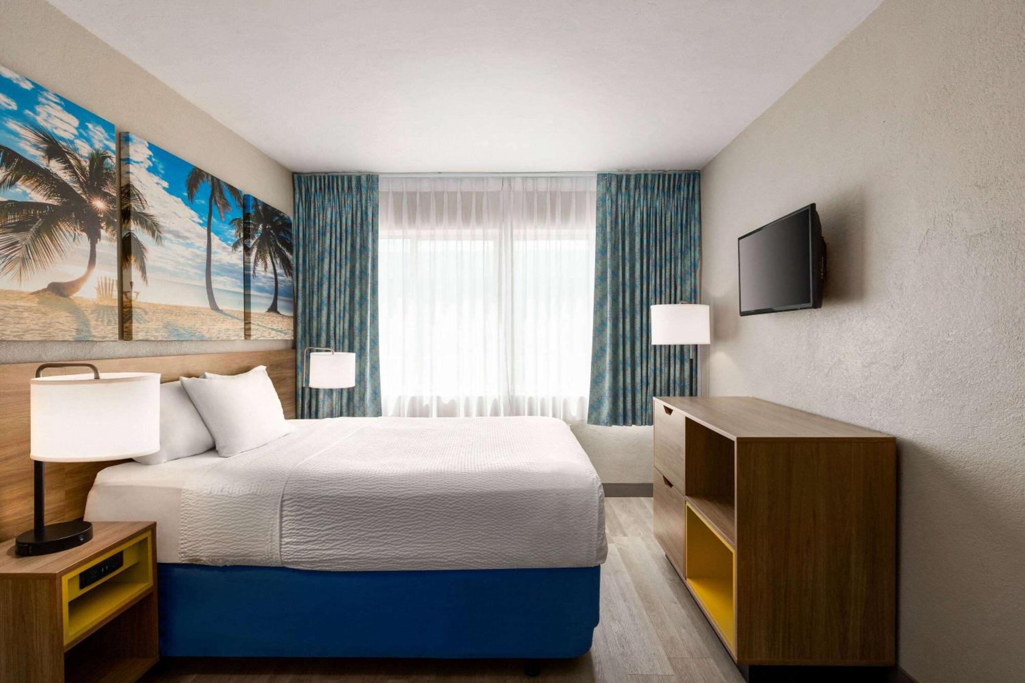 Days Inn By Wyndham Miami Airport North Miami Springs Exterior photo