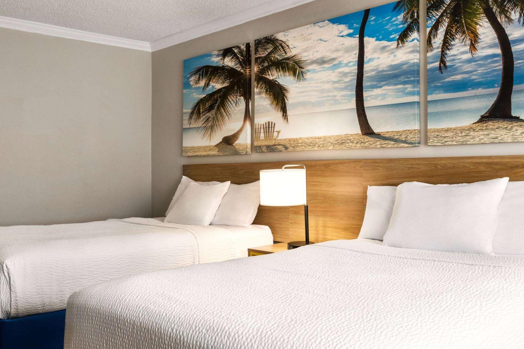 Days Inn By Wyndham Miami Airport North Miami Springs Exterior photo
