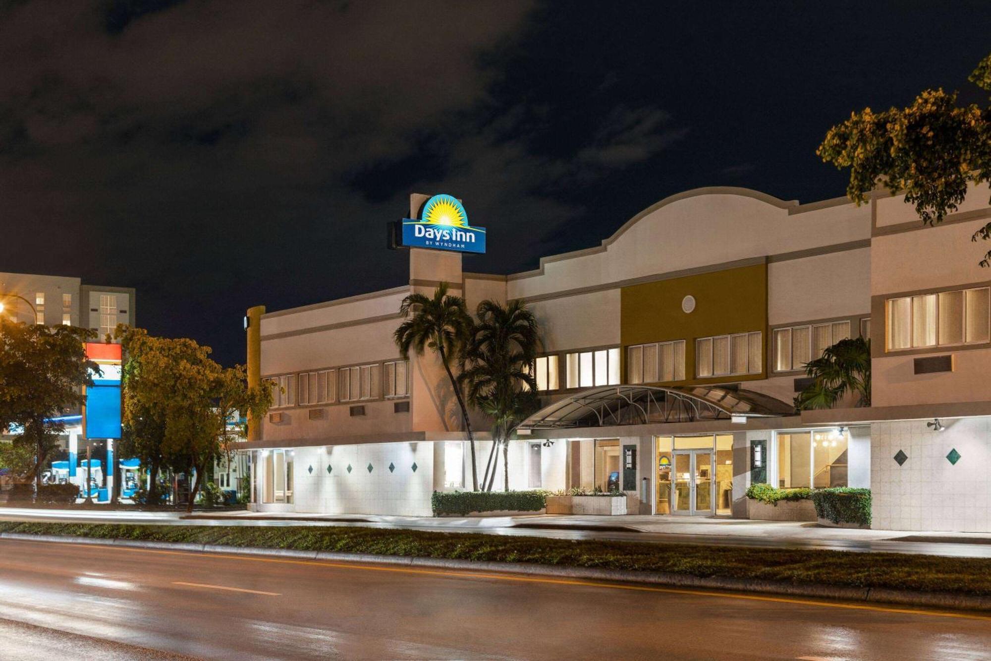 Days Inn By Wyndham Miami Airport North Miami Springs Exterior photo