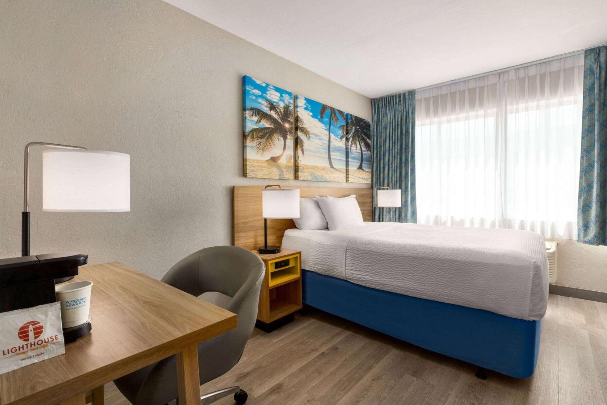Days Inn By Wyndham Miami Airport North Miami Springs Exterior photo