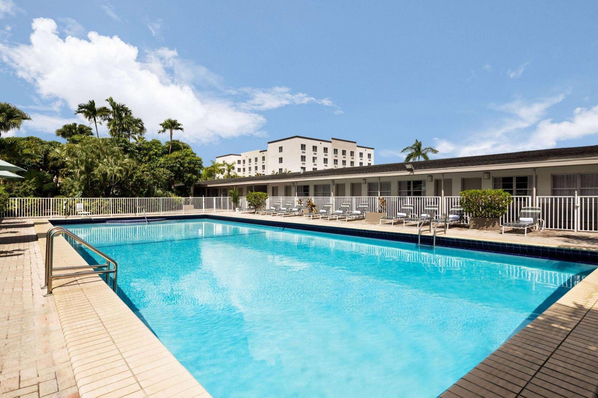 Days Inn By Wyndham Miami Airport North Miami Springs Exterior photo