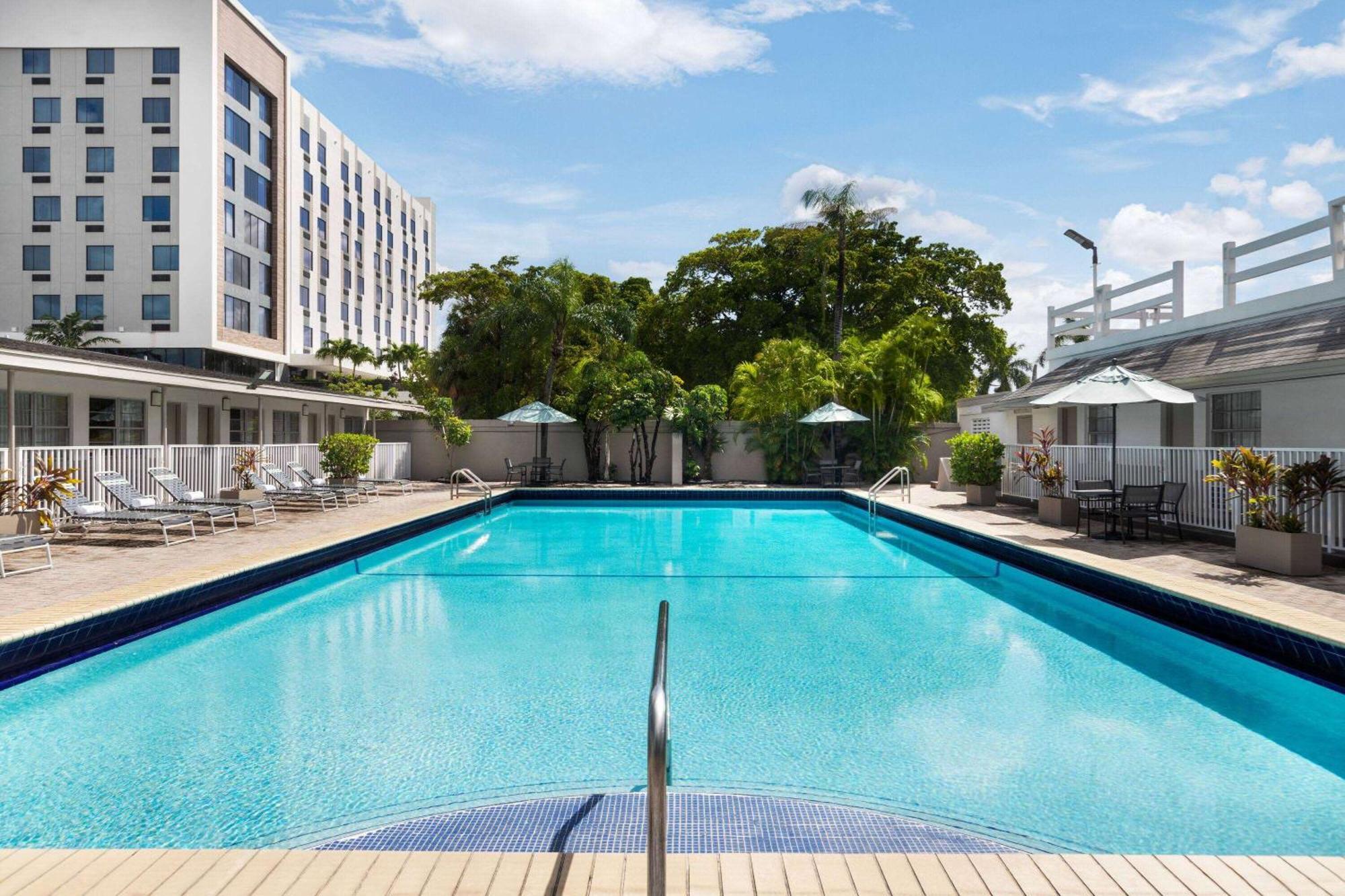 Days Inn By Wyndham Miami Airport North Miami Springs Exterior photo